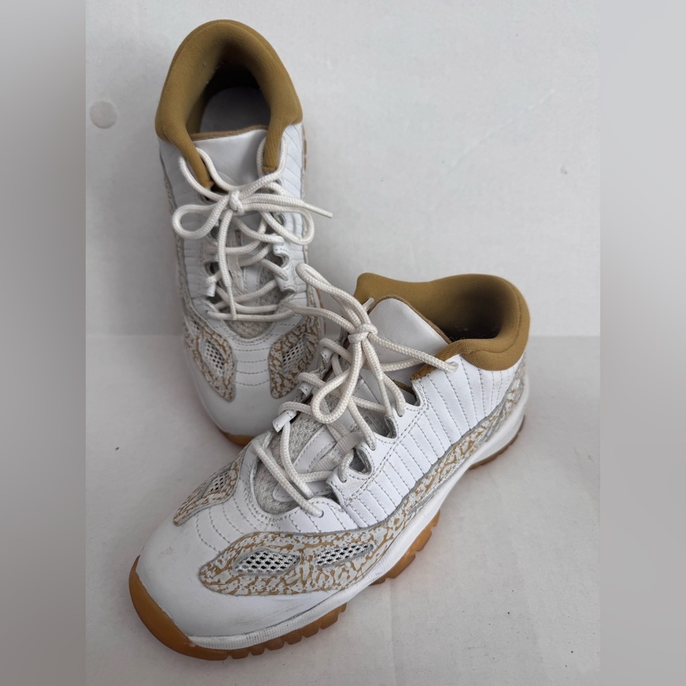 Boys Air Jordan 11 Retro Low GS Sneakers Size 6Y – White/Metallic Gold